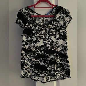 Simply Vera Cap sleeve top